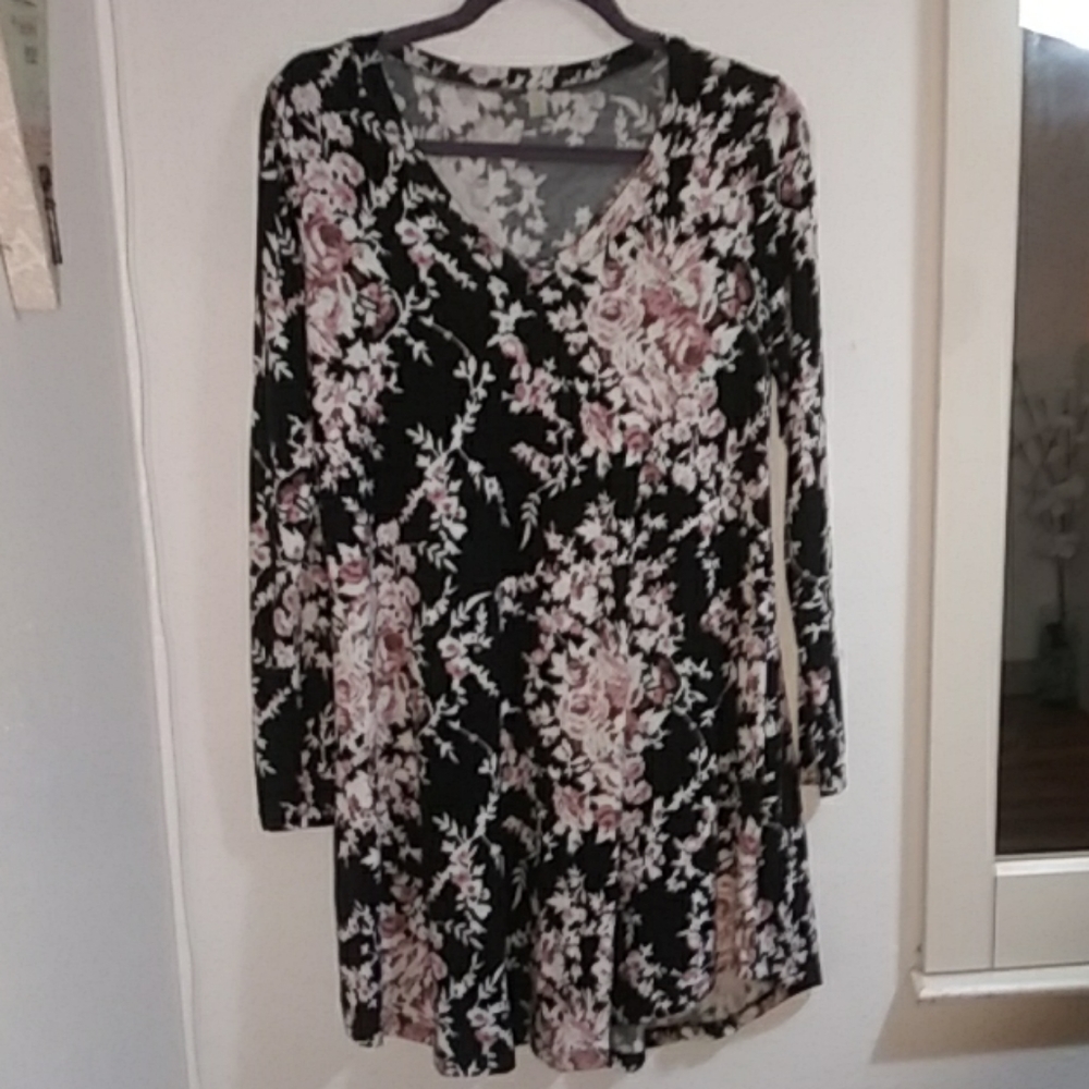 NWOT Beautiful floral tunic